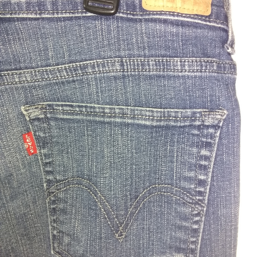 Levi's Women's Perfectly Slimming 512 Bootcut Jean - Picture 2 of 8